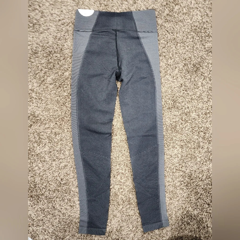 NWT OFFLINE by Aerie Leggings 7/8 Leggings Size M - Picture 2 of 5